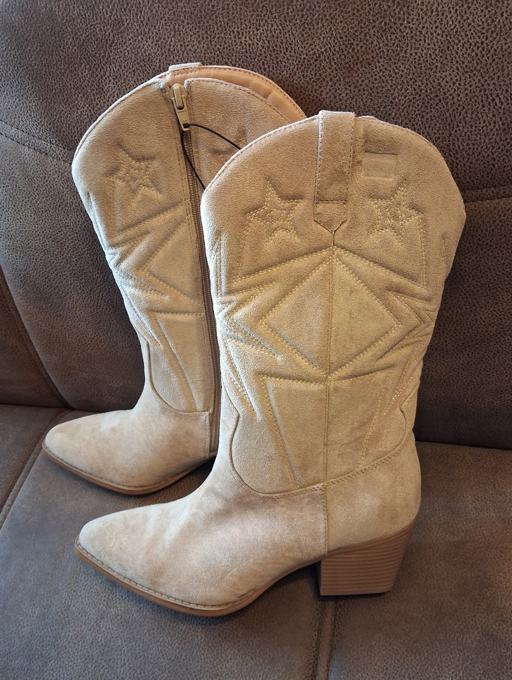 Time And Tru Women's Faux Suede Puffer Western Boots Sand Size 10
